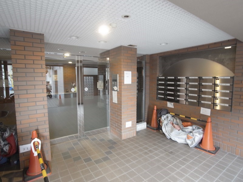 BERG義義 エントランス