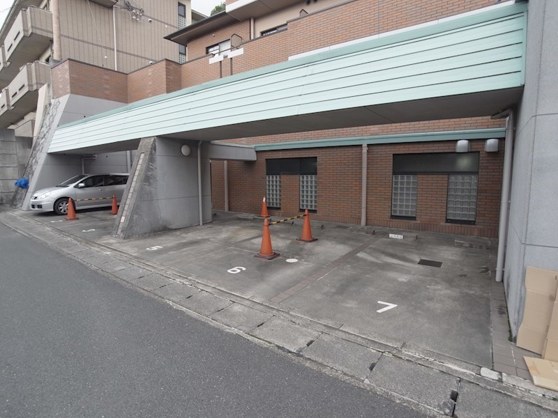 BERG義義 駐車場