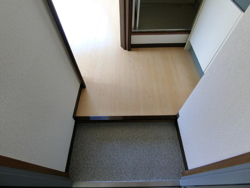 平行マンション 玄関
