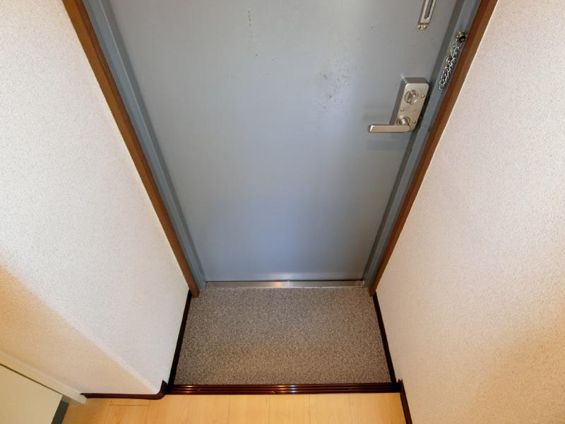 平行マンション 玄関