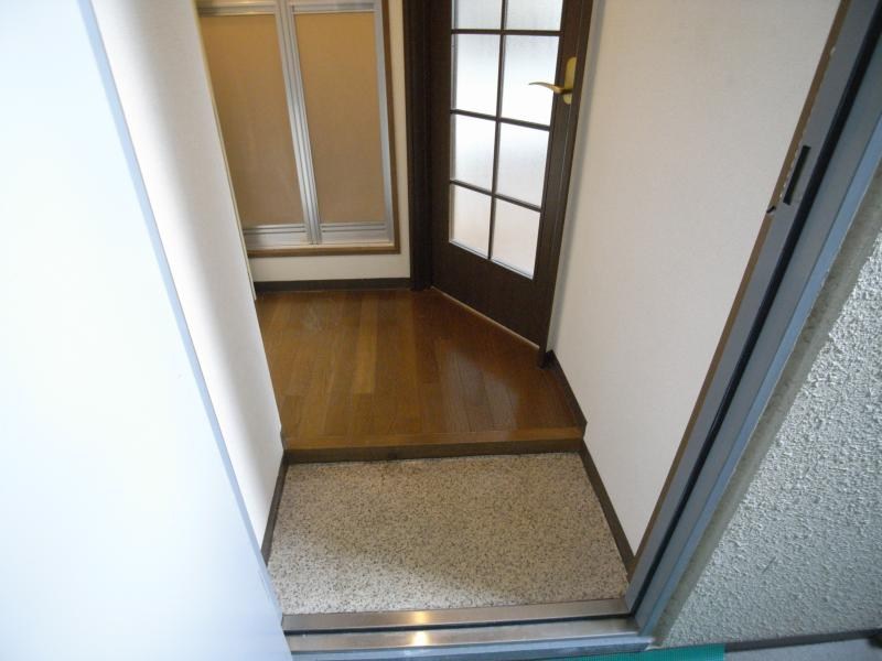 平行マンション 玄関