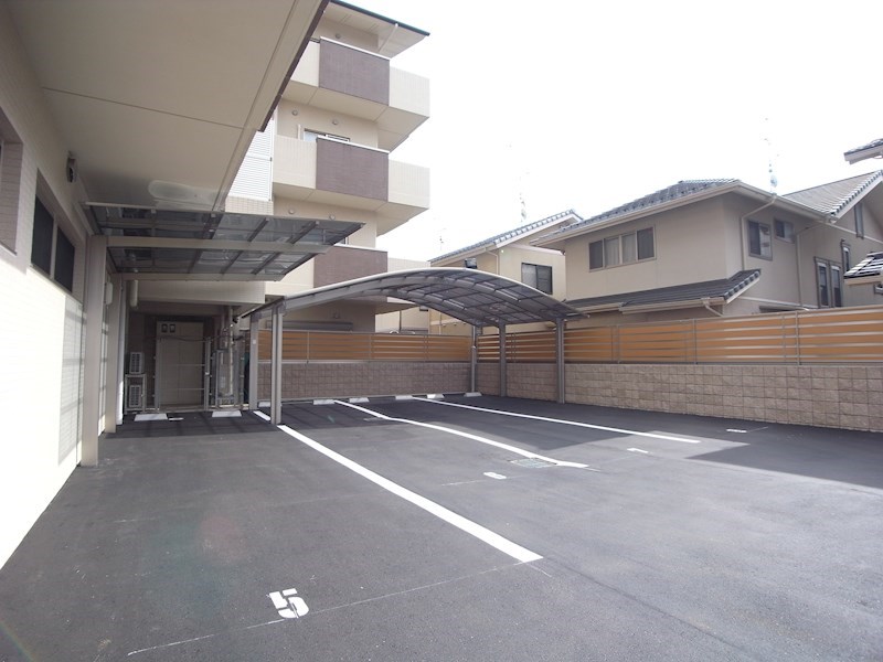 コンチネンタルヒロ 駐車場