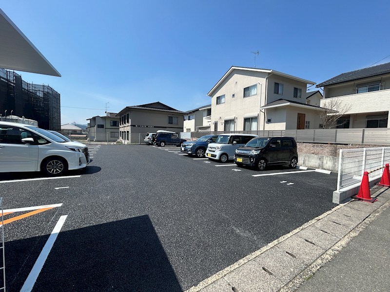 カサグランデ雅 駐車場
