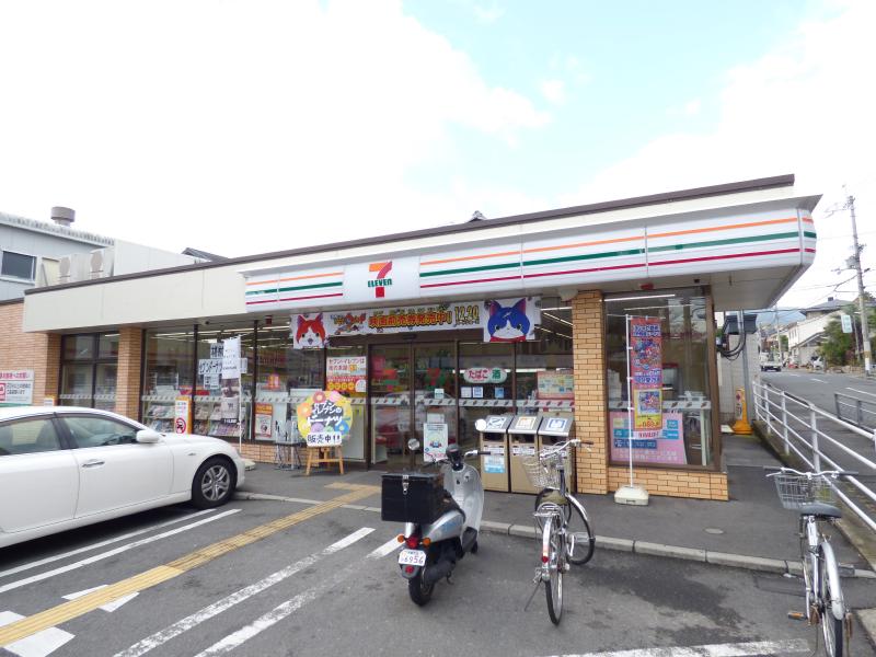 ロイヤルコート Miyoshi コンビニ