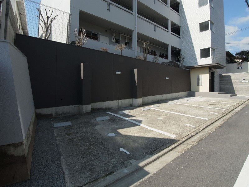 12pages 駐車場