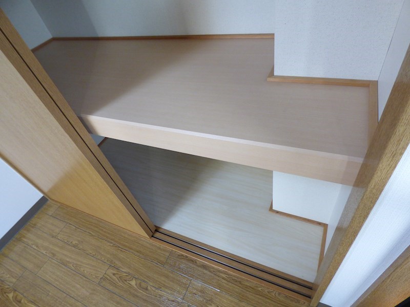 コンチネンタル秀峰 収納