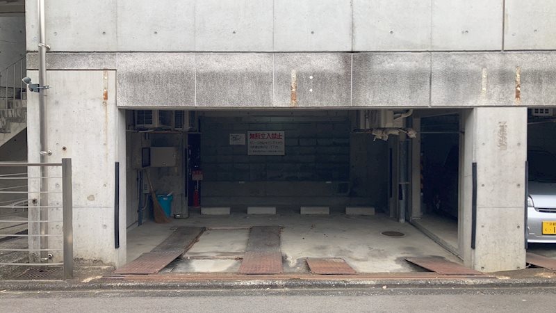 エイコンズハウス 駐車場