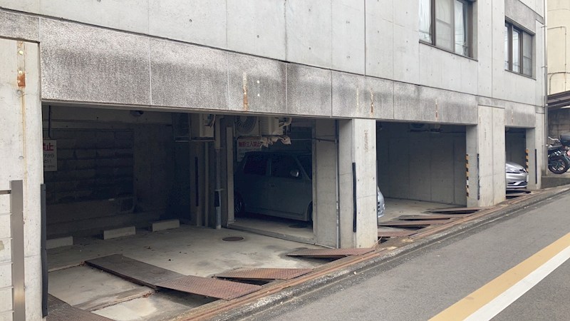エイコンズハウス 駐車場