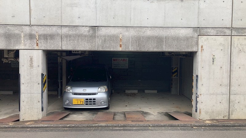 エイコンズハウス 駐車場