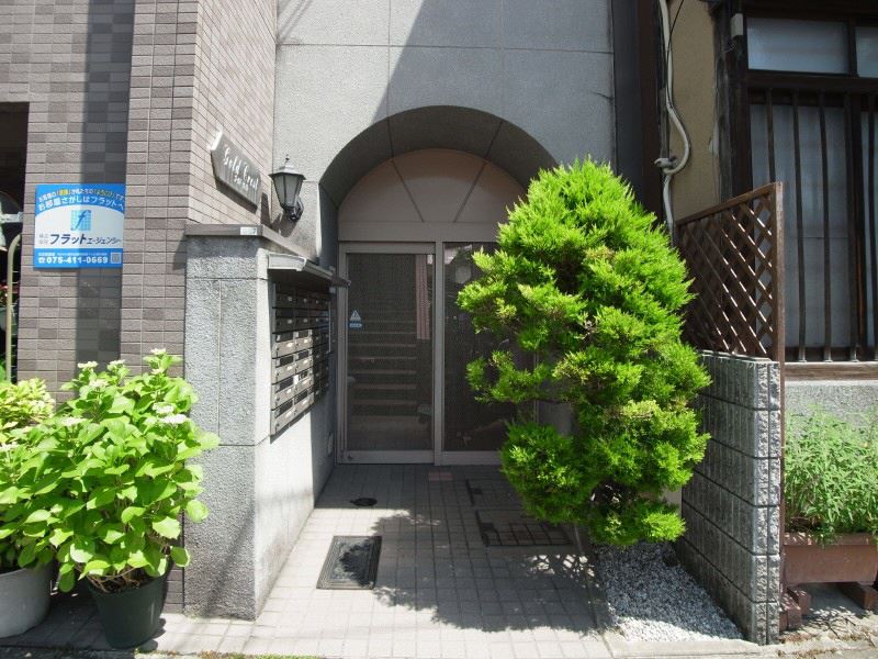 ゴールドクレスト エントランス