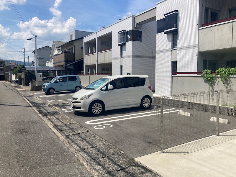 KOHEE 駐車場