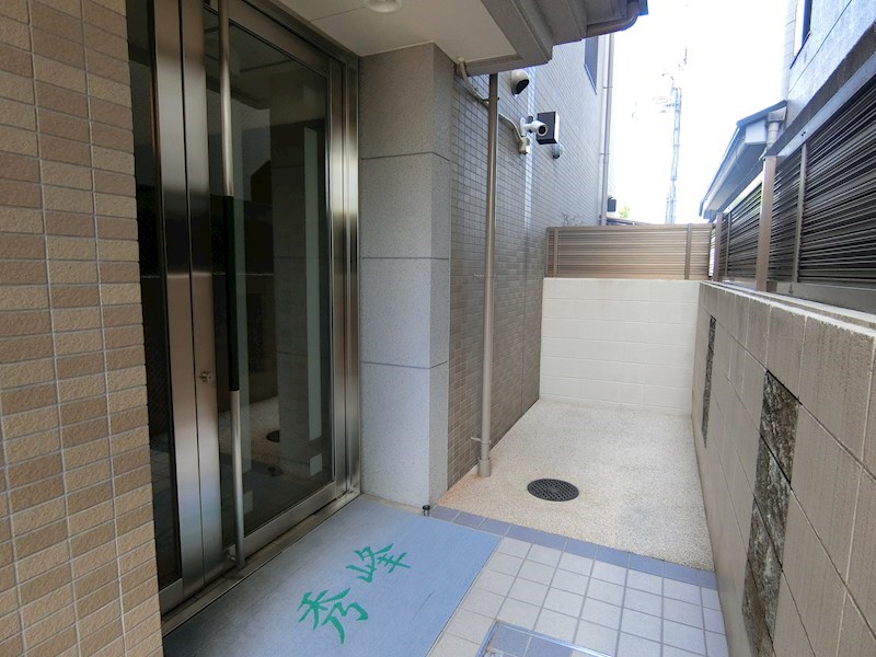 コンチネンタル秀峰 エントランス