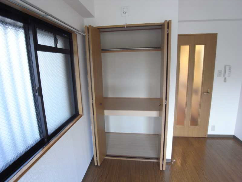 コンチネンタル秀峰 収納