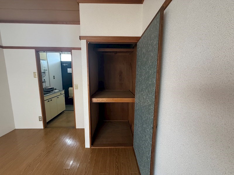 ハイツ鳳 収納