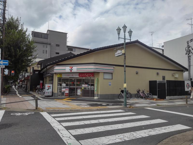 Weaving House山城 コンビニ