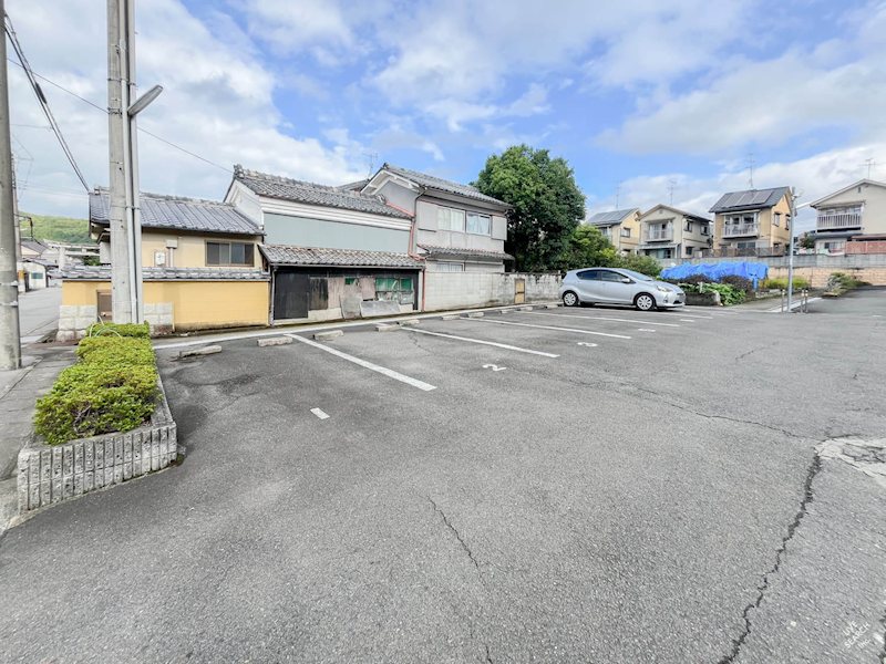 アスティオン 駐車場
