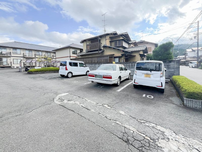 アスティオン 駐車場
