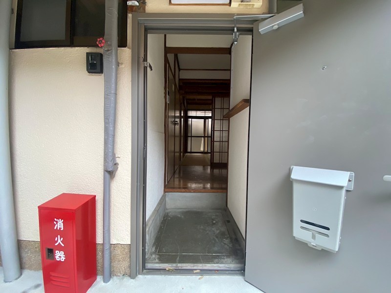 西野荘 玄関