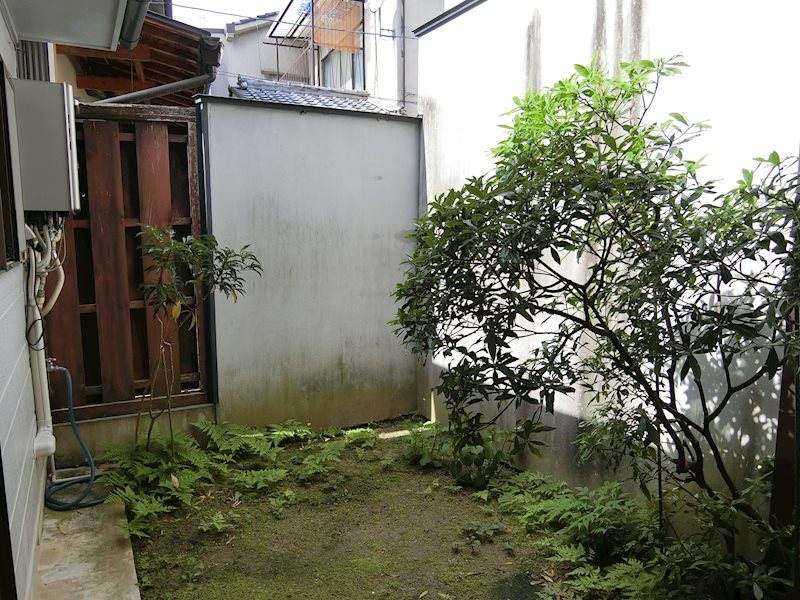 紫野下築山町貸家 庭