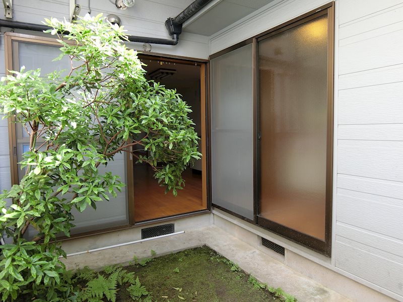 紫野下築山町貸家 庭