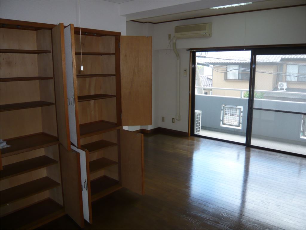 池善ビル リビング