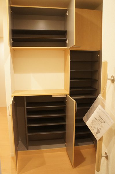 グリナージュ岸町Ⅱ【積水ハウス施工シャーメゾン】 玄関