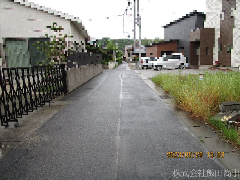 亀山市南野町　土地 現地写真（前面道路含む現地写真）