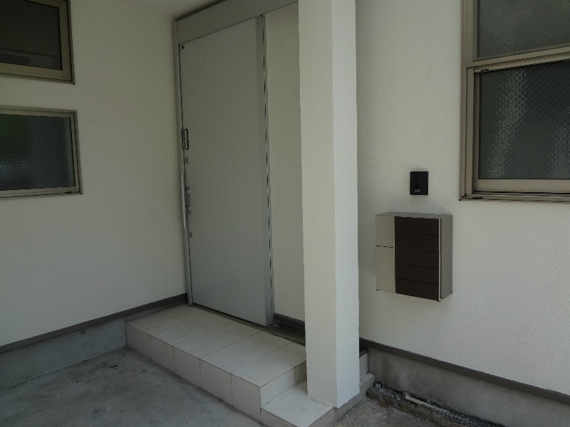 【ご成約済】　日吉4丁目リノベーション中古戸建 現地写真（玄関）