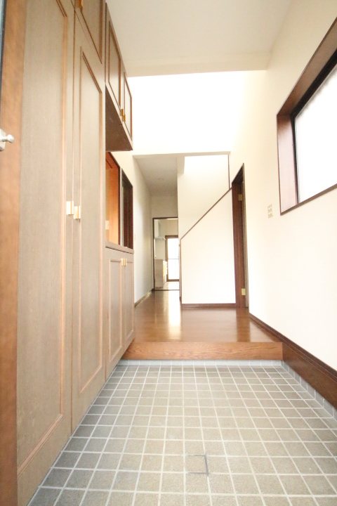 長山5丁目中古戸建 現地写真（玄関）