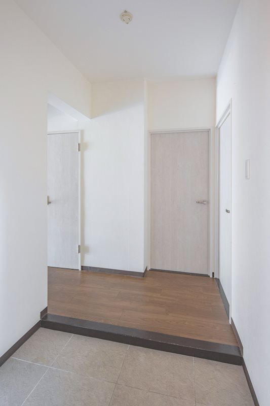 【CASA】サンヴェール高槻4号棟 現地写真（玄関）