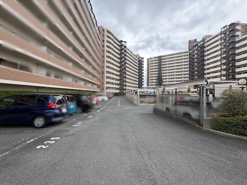 グランドシティダイアパレス吹田ガーデンコート4番館 共用部写真（駐車場）