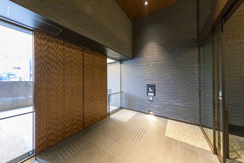 プレミスト京都西院 共用部写真（エントランス）