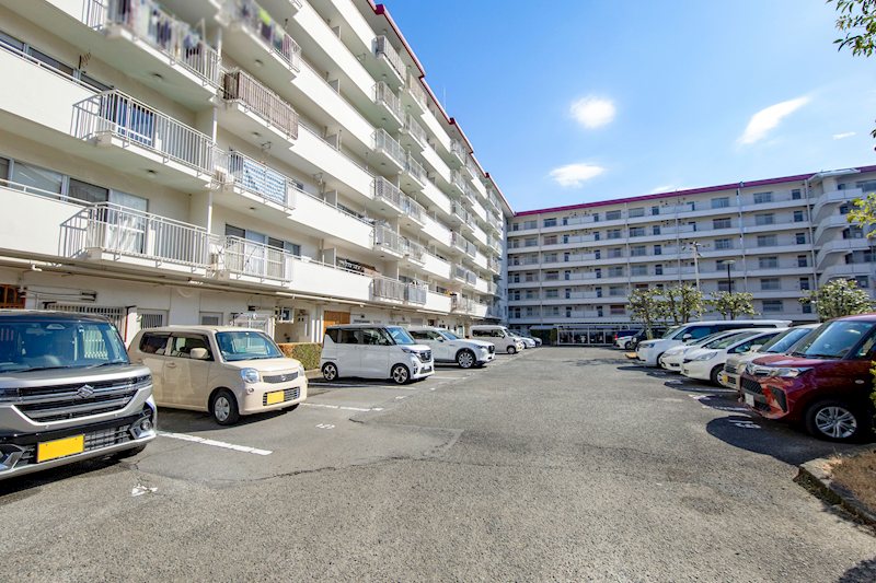 イトーピア向日マンションC棟 共用部写真（駐車場）