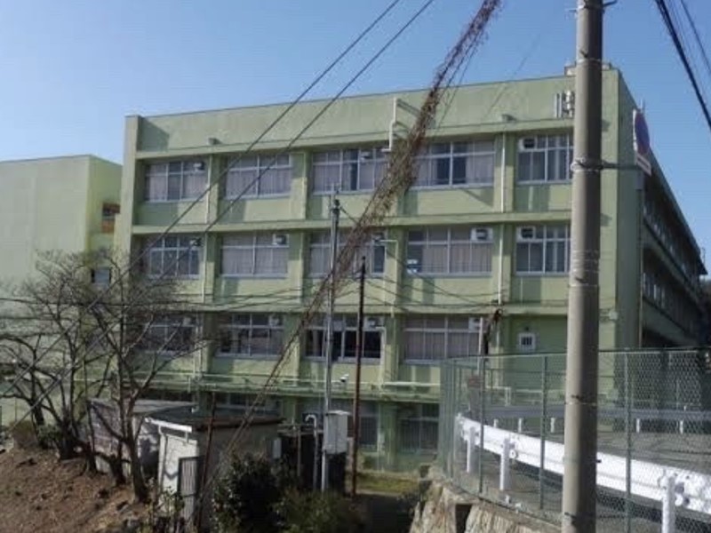 the CASA神戸市長田区鹿松町1丁目　 中学校