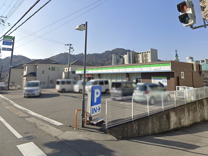 the CASA神戸市長田区鹿松町1丁目　 コンビニ