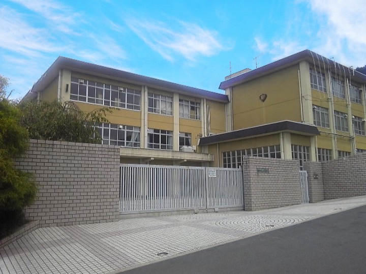 一言寺団地A1棟 中学校
