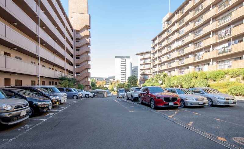 【CASA】朝日プラザ高槻ウエスト・ヒルズB棟 共用部写真（駐車場）