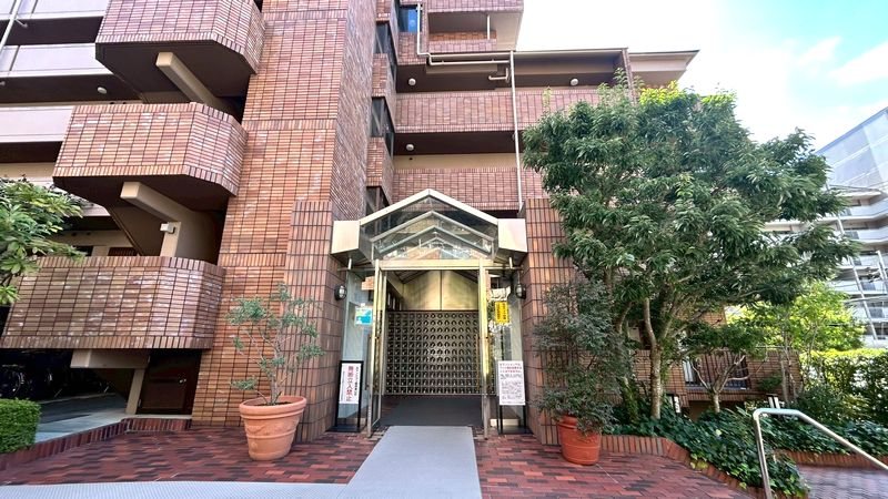 【CASA】朝日プラザ高槻ウエスト・ヒルズB棟 共用部写真（エントランス）