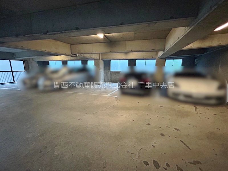緑地東ロイヤルマンション 共用部写真（駐車場）