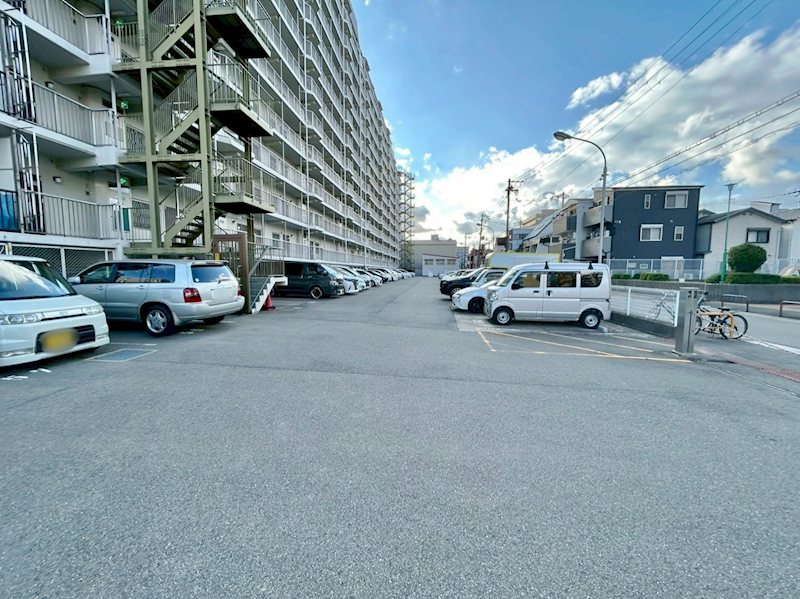 野中北スカイハイツ 共用部写真（駐車場）