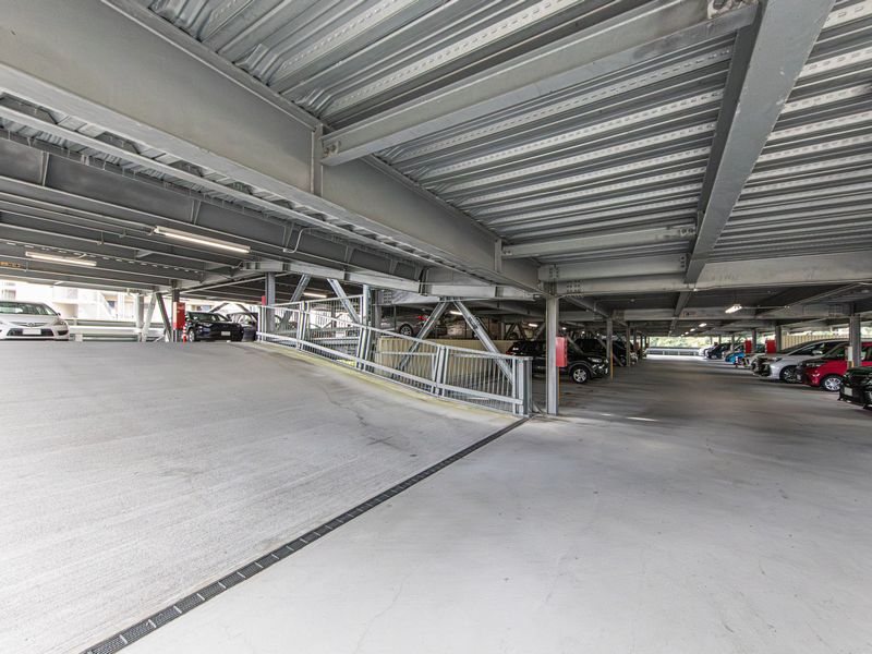 【CASA】 エルグレース彩都箕面C棟 共用部写真（駐車場）