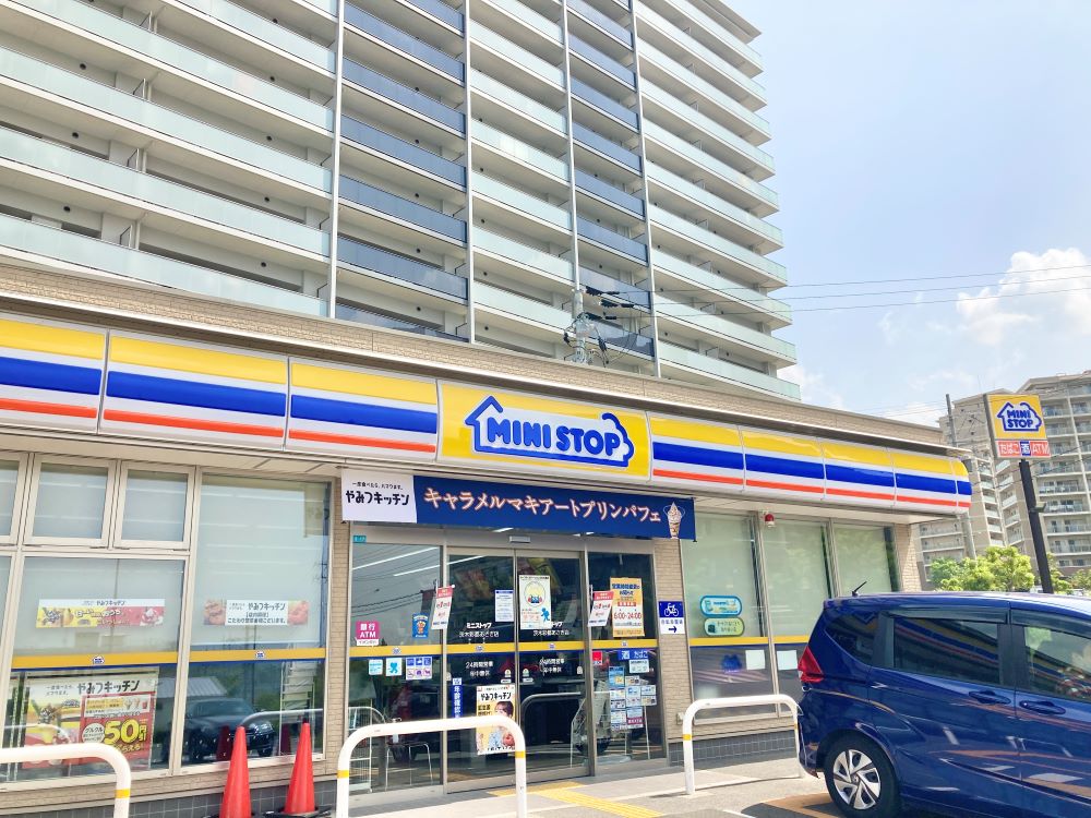 【CASA】 エルグレース彩都箕面C棟 コンビニ