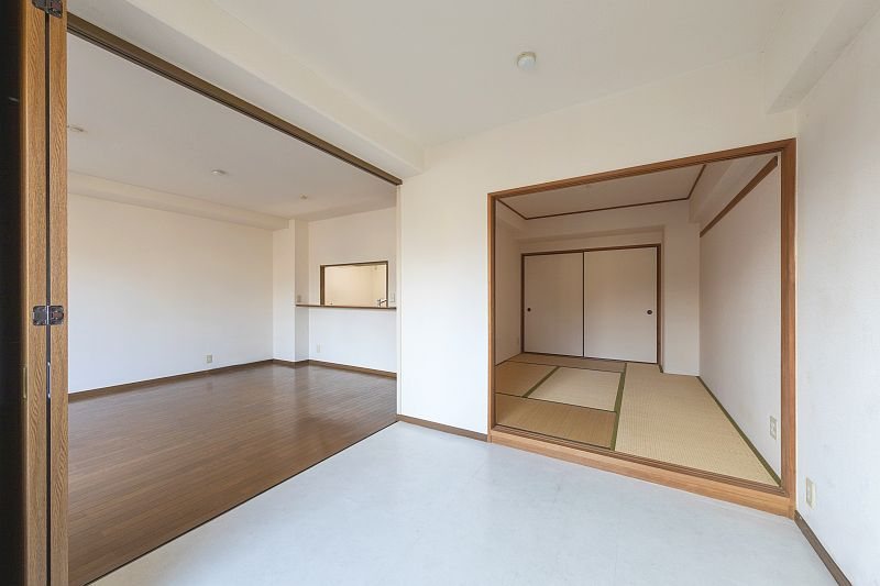 【CASA】ライオンズヒルズ高槻 内観写真（リビング以外の居室）