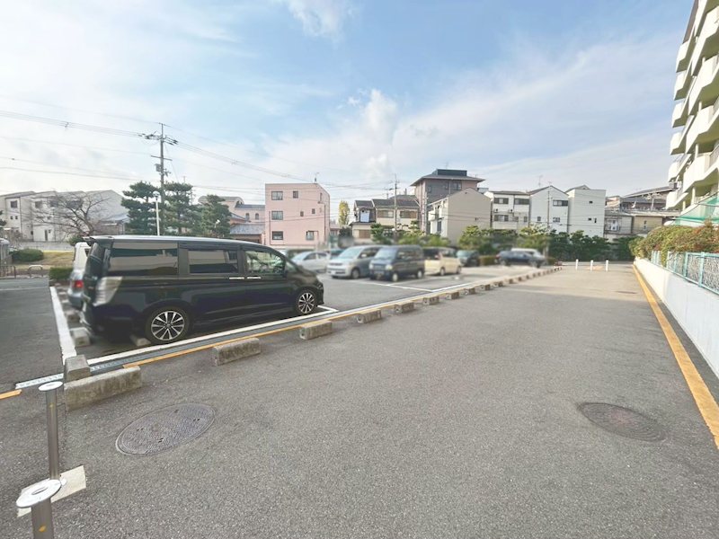 桂川ハイツ5号館 共用部写真（駐車場）