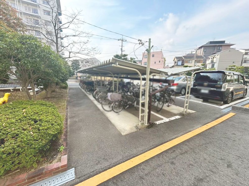 桂川ハイツ5号館 共用部写真（駐車場）