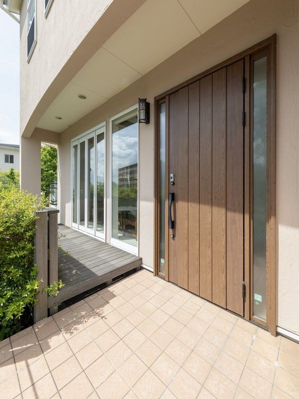 【CASA】 茨木市彩都あさぎ2丁目 現地写真（玄関）