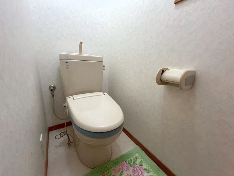 【CASA】 吹田市寿町2丁目 内観写真（トイレ）