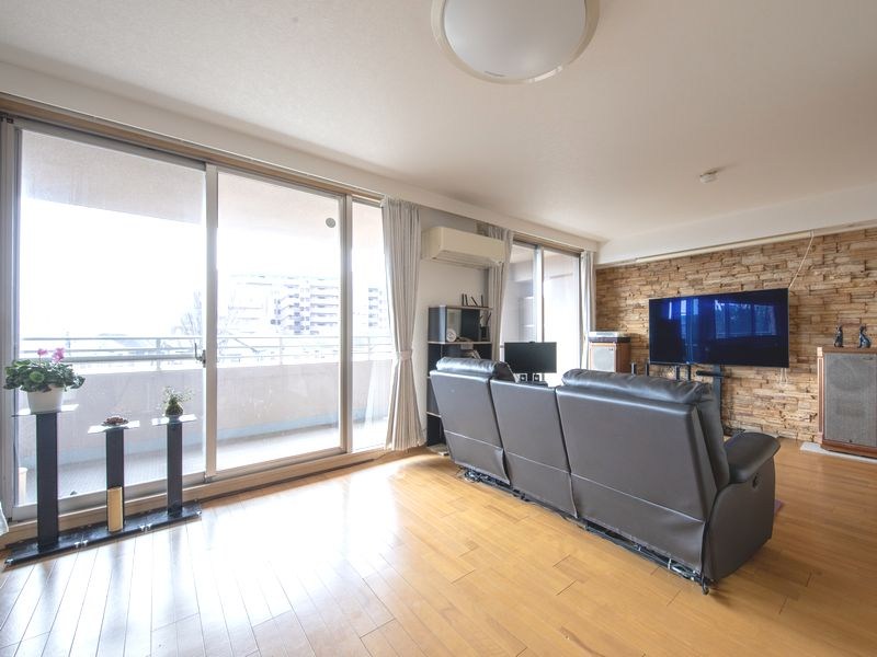 【CASA】ランフォルセ高槻パークガーデン≪LDK25帖超×ワイドスパンバルコニー≫ 内観写真（リビング）
