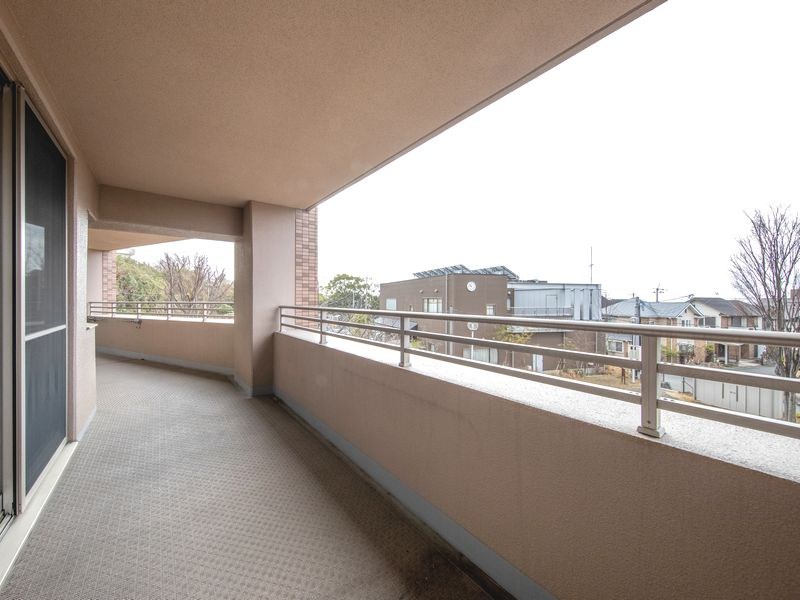 【CASA】ランフォルセ高槻パークガーデン≪LDK25帖超×ワイドスパンバルコニー≫ 現地写真（バルコニー）