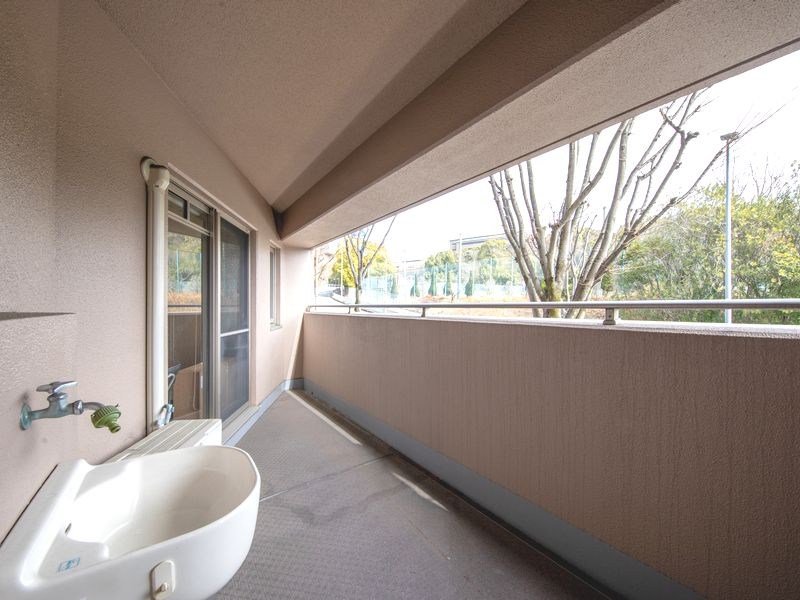 【CASA】ランフォルセ高槻パークガーデン≪LDK25帖超×ワイドスパンバルコニー≫ 現地写真（バルコニー）